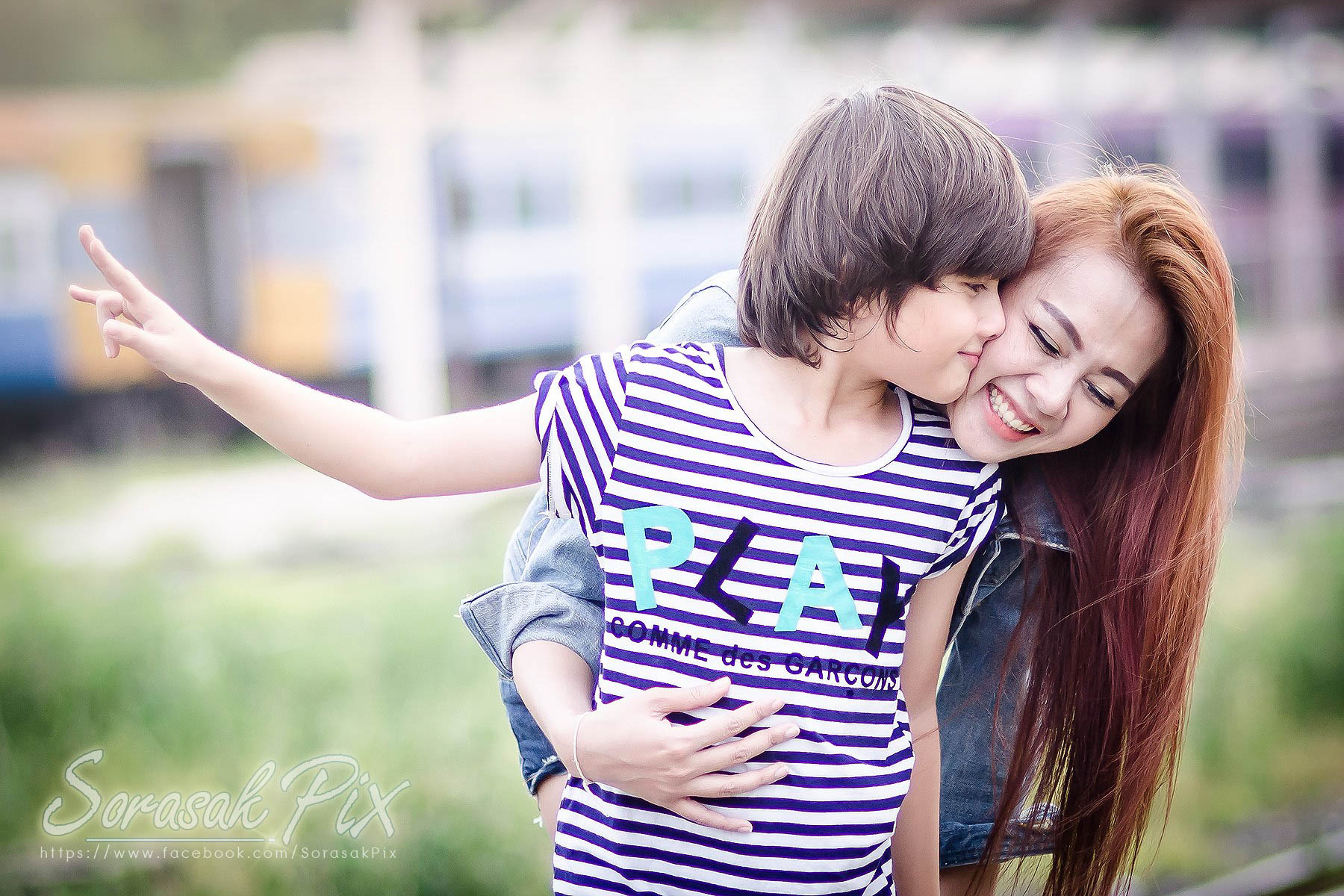 Photo of น้องแอมป์ & น้องชาลี ถ่ายที่ สถานีรถไฟนคราชสีมา(หัวรถไฟ)