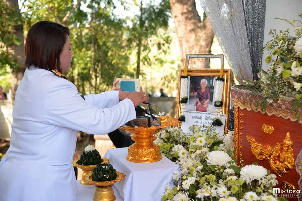 Photo of บรรยากาศในพิธีพระราชทานเพลิงศพ คุณแม่ทองสุข จิตประเสริฐ